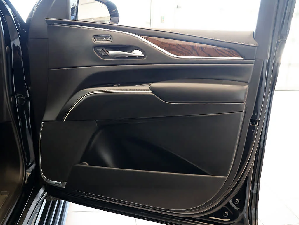 Used 2021 BLACK RAVEN Cadillac Sport Platinum image 37