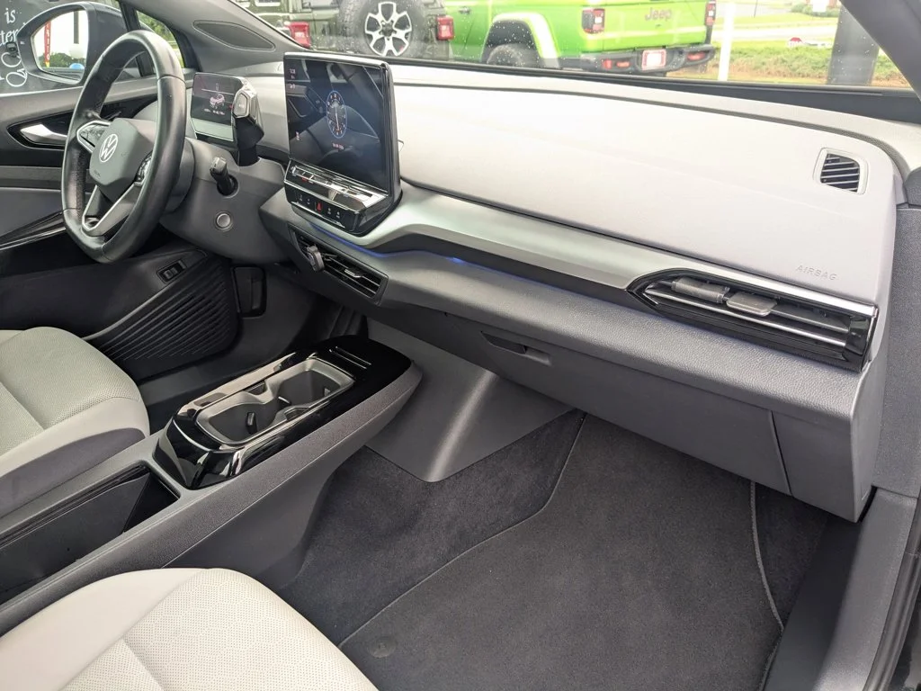Used 2021  Volkswagen Pro S image 26