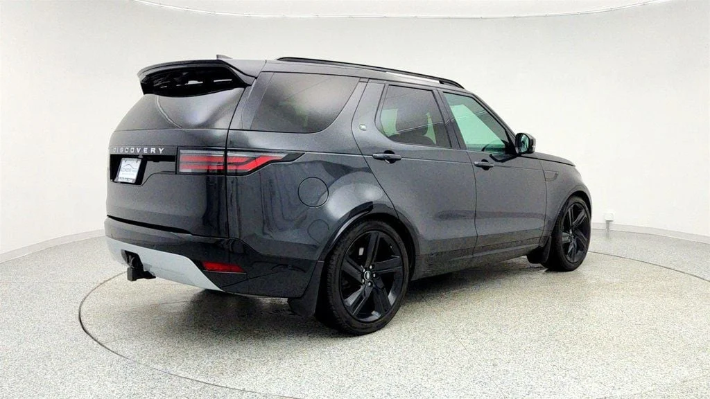 Used 2024 Carpathian Grey Premium Metallic Land Rover P360 Metropolitan Edition w/ Tech., Towing & Cold Climate Pkgs image 5