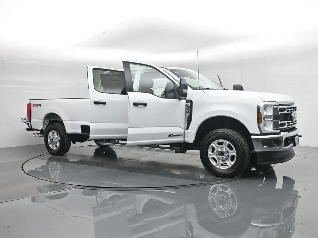 New 2026 Oxford White Ford XLT image 36