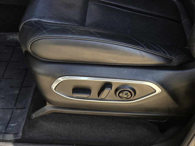 Used 2022 Silver Jeep Series III image 29