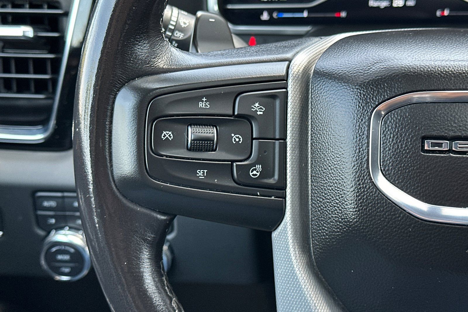 Used 2022 Onyx Black GMC Denali image 31