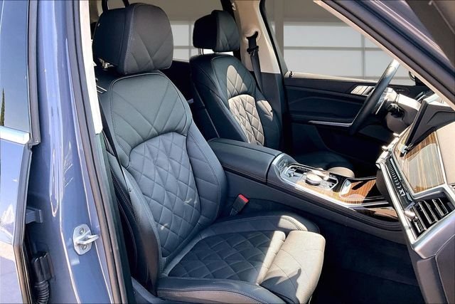 Used 2026 Brown BMW xDrive40i image 7