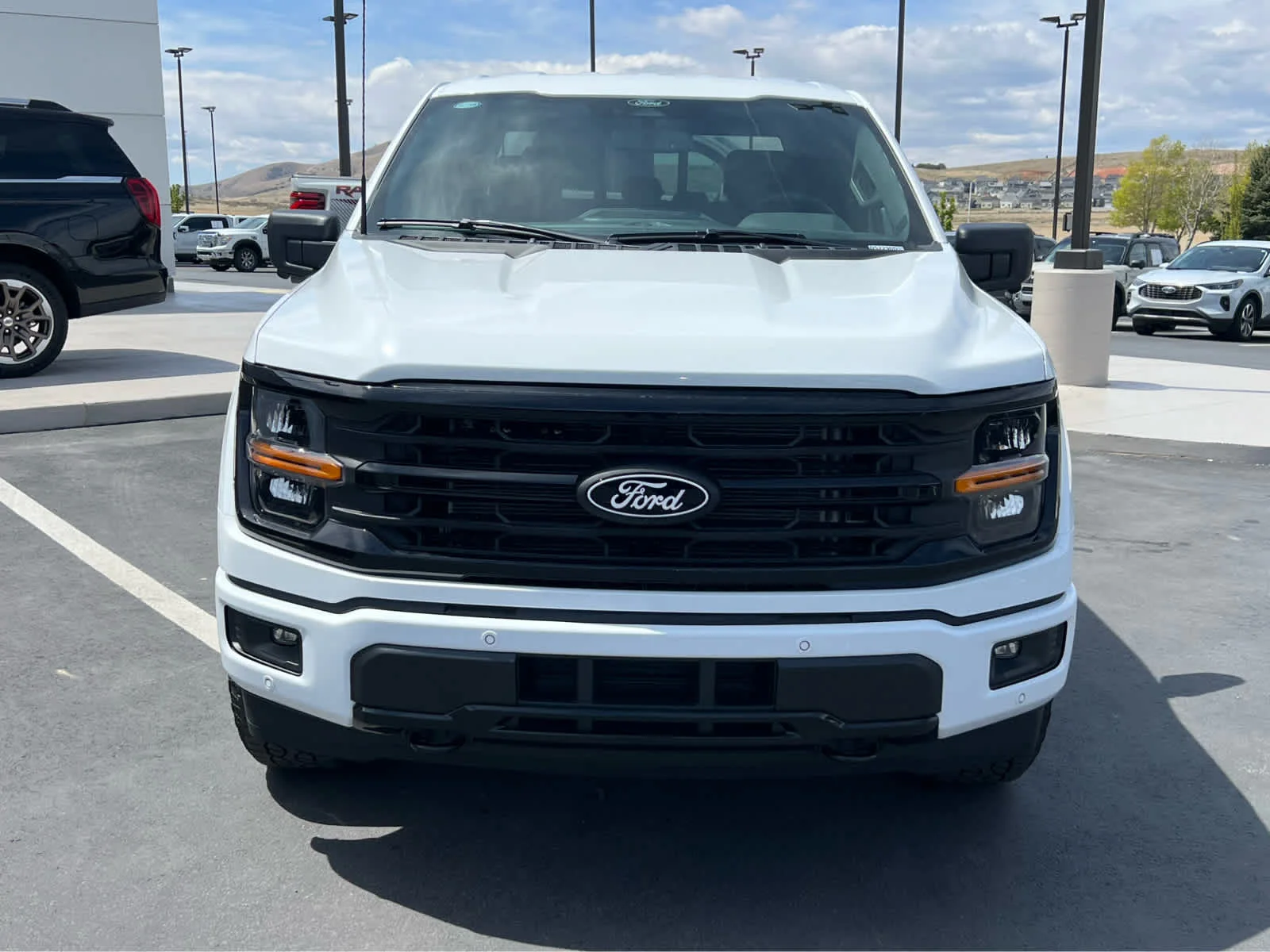 New 2026 Oxford White Ford XLT image 3