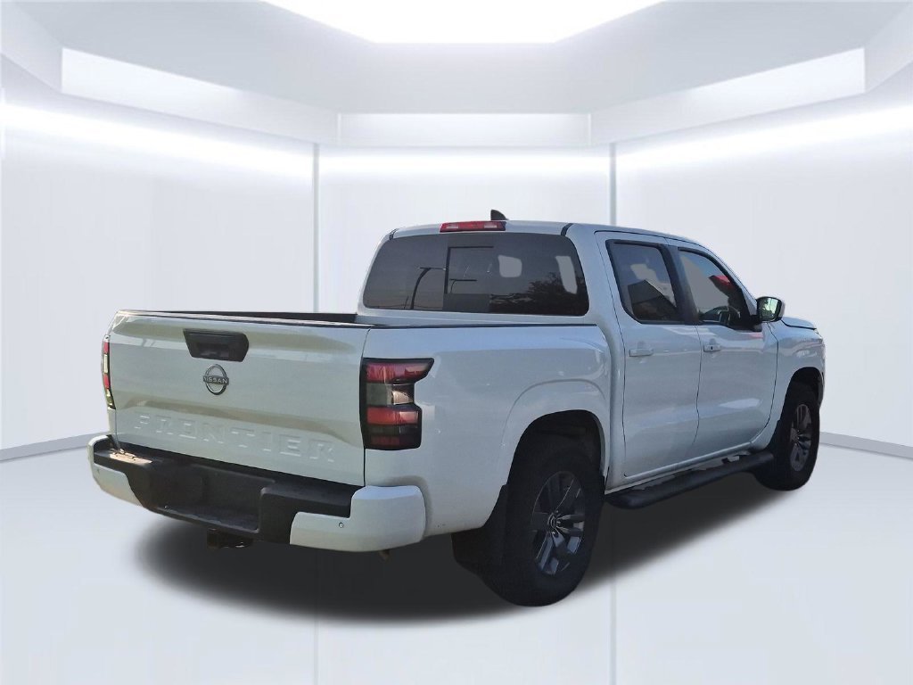 Used 2025 White Nissan SV image 4