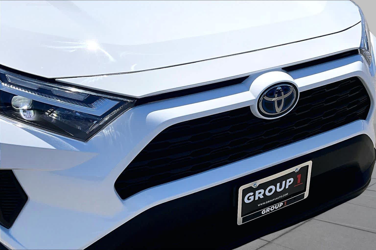 Used 2024 Ice Cap Toyota Hybrid XLE image 29