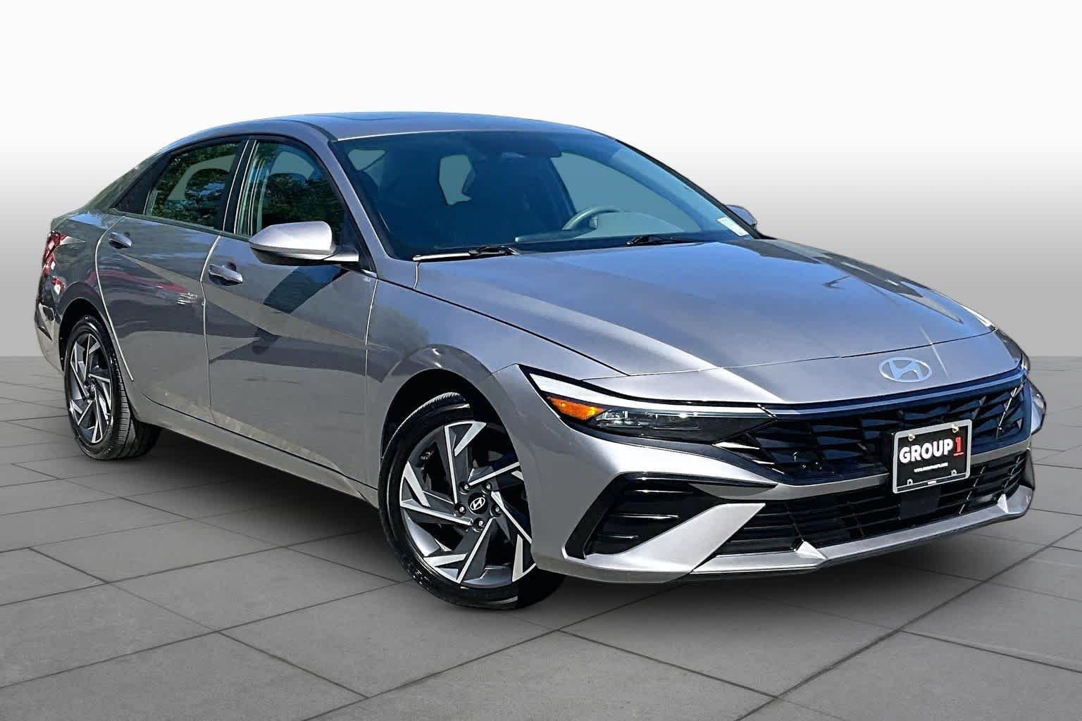Used 2025 Fluid Metal Hyundai SEL Convenience image 3