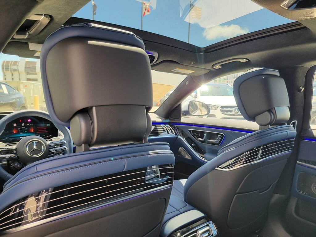 New 2026 MANUFAKTUR Moonlight White Metallic Mercedes-Benz AMG® S 63 E 4MATIC® Sedan image 13