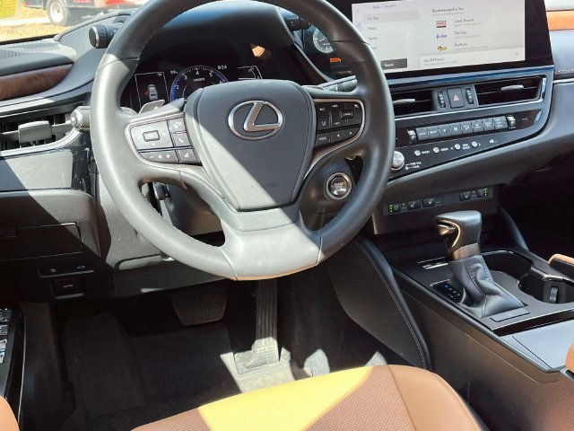 Used 2024 White Lexus 350 image 14