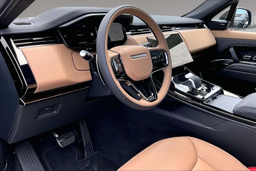 New 2026 SANTORINI BLACK Land Rover Dynamic SE image 7