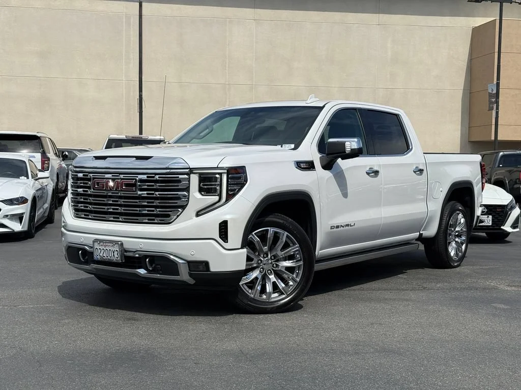 Used 2024 White Frost Tricoat GMC Denali image 2