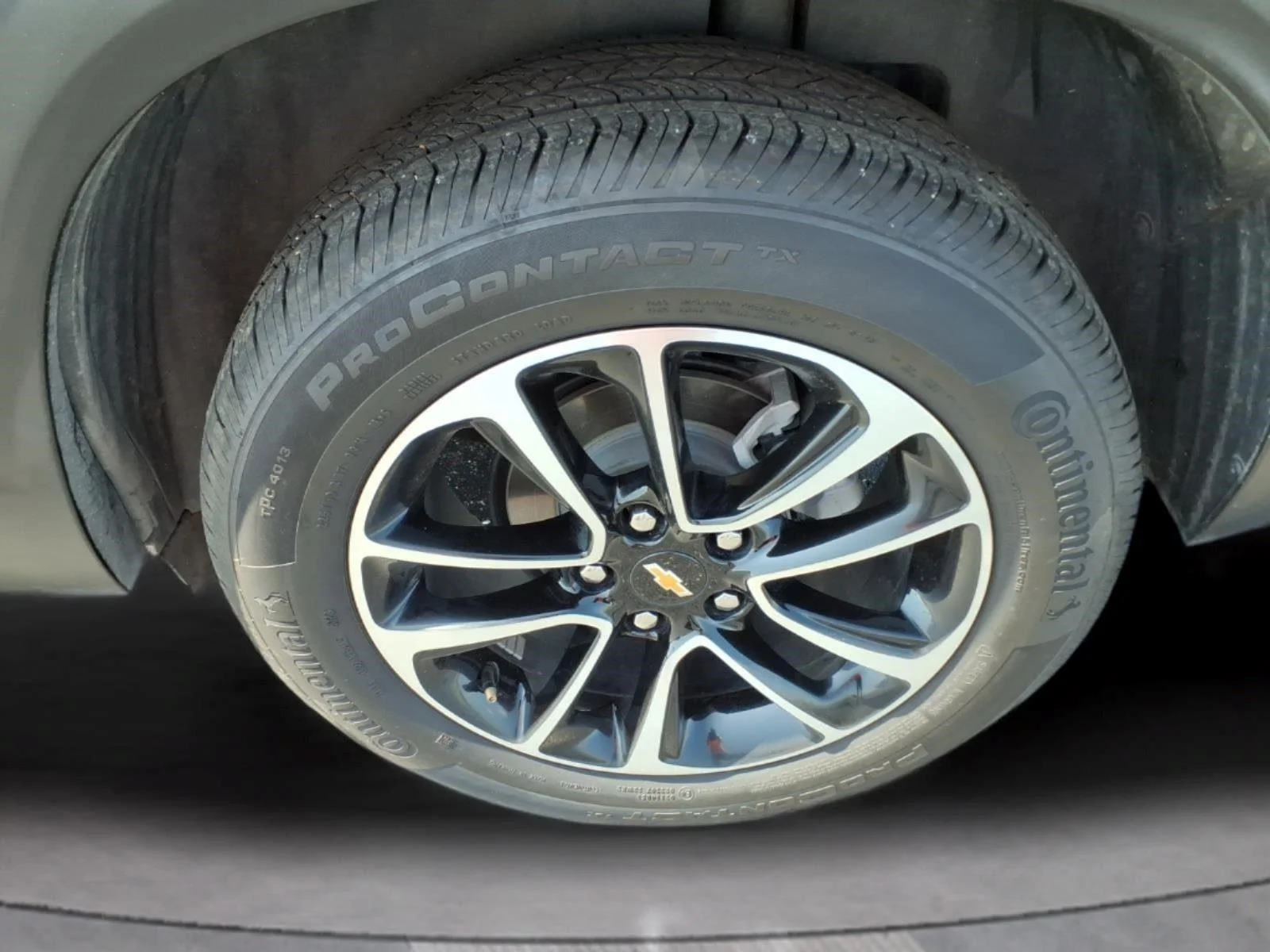 Used 2024 Summit White Chevrolet LT image 10