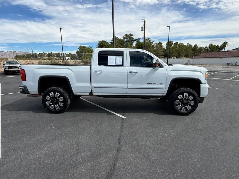 Used 2016 SUMMIT WHITE GMC Denali image 2