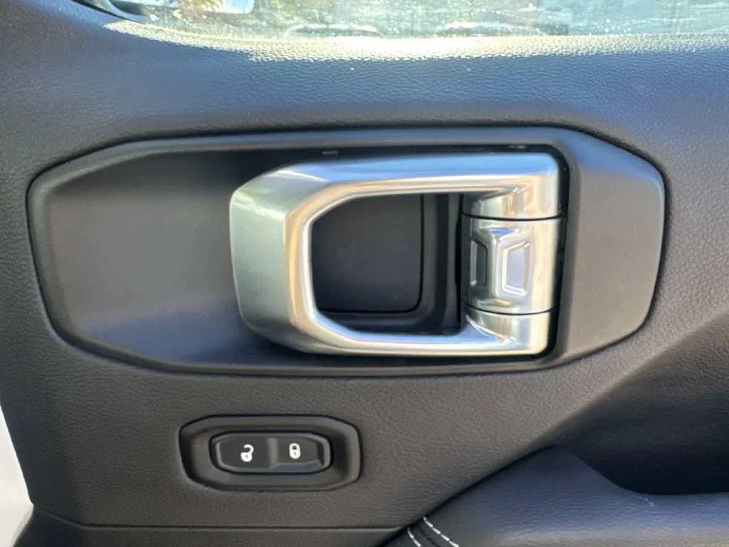 Used 2023 White Jeep Rubicon image 29