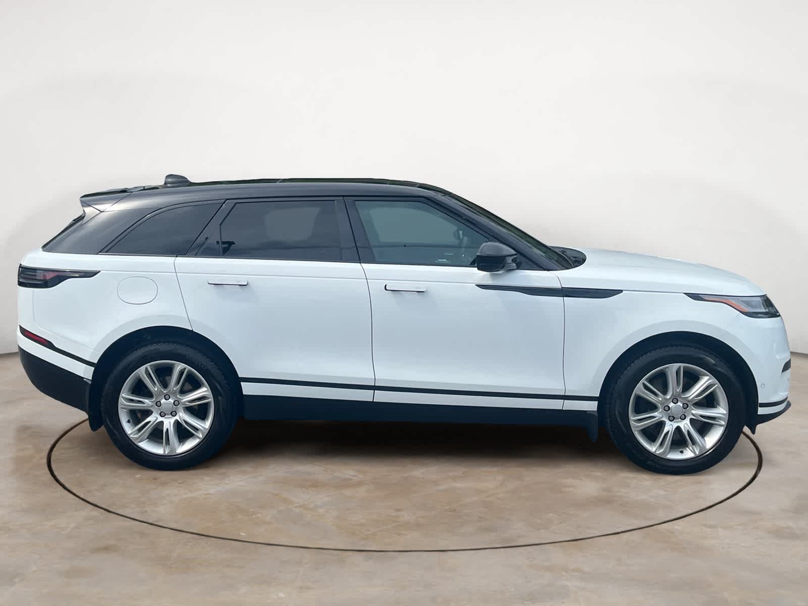 Certified Used 2026 Fuji White Land Rover S image 6