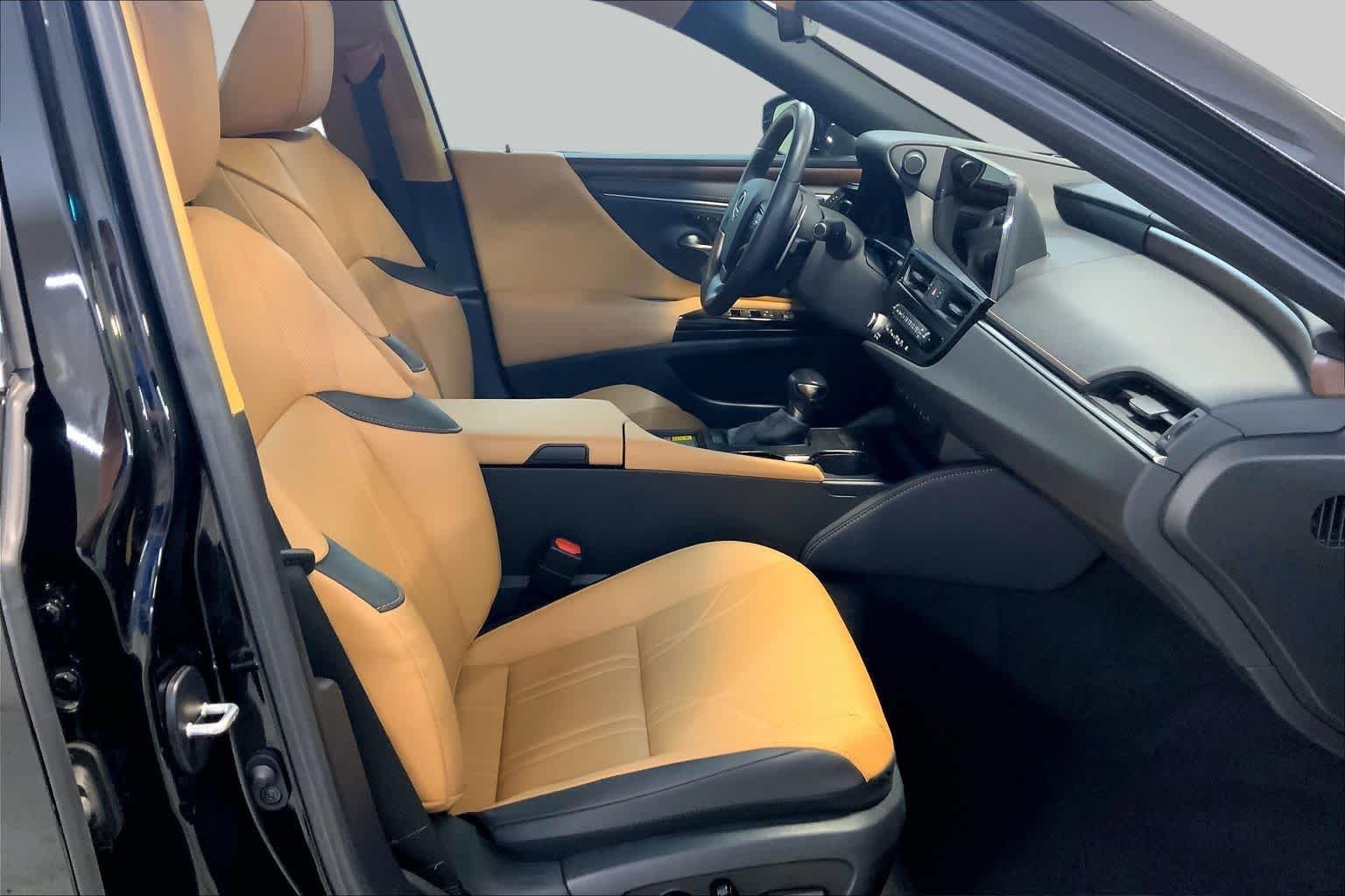 Used 2024 Obsidian Lexus Ultra Luxury image 8