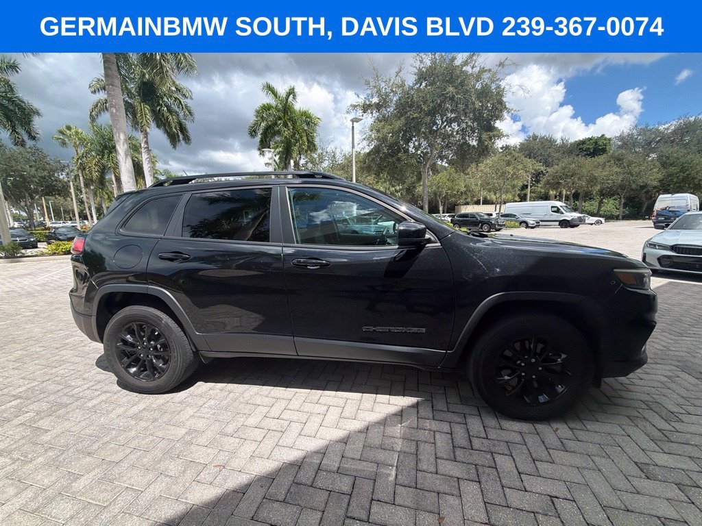 Used 2023 Diamond Black Jeep Altitude image 14