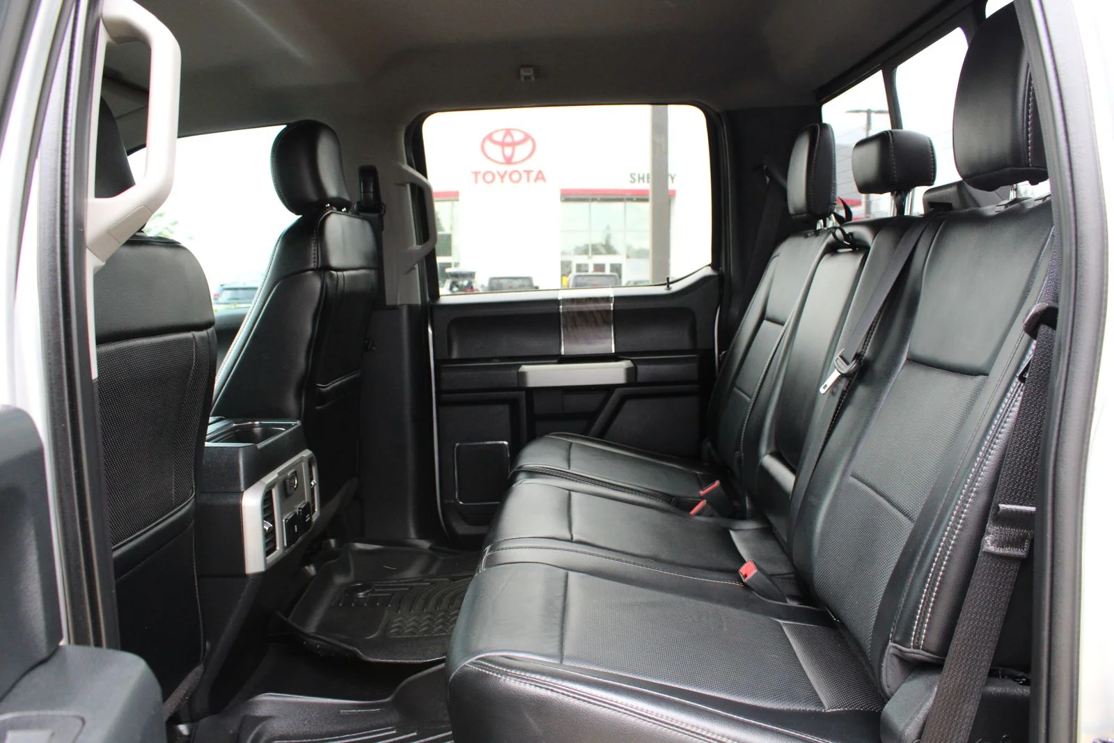 Used 2019 Silver Ford Lariat image 7