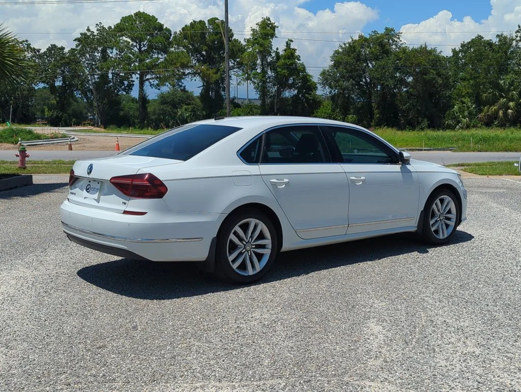 Used 2017 White Volkswagen 1.8T SE image 7