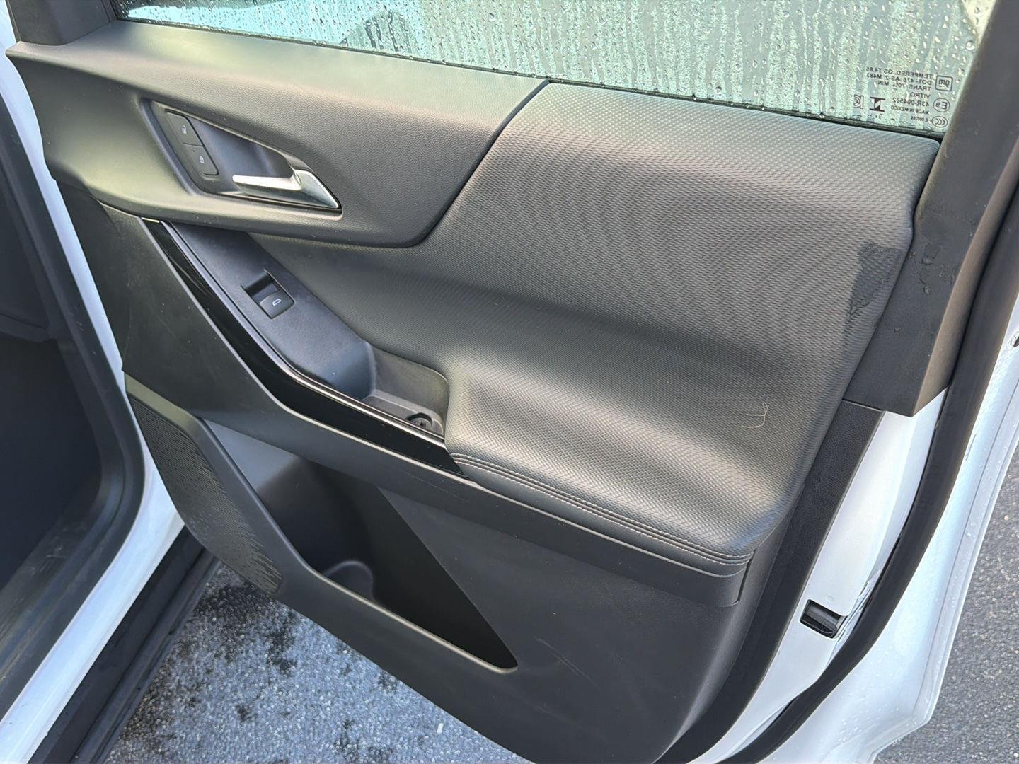 Used 2025 Summit White Chevrolet FWD LT image 14