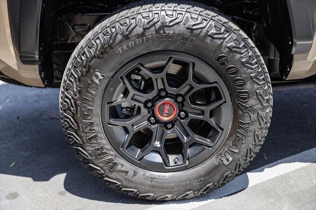 Certified Used 2025 BLACK(202)/MUD BATH(4Z2) Toyota  image 6