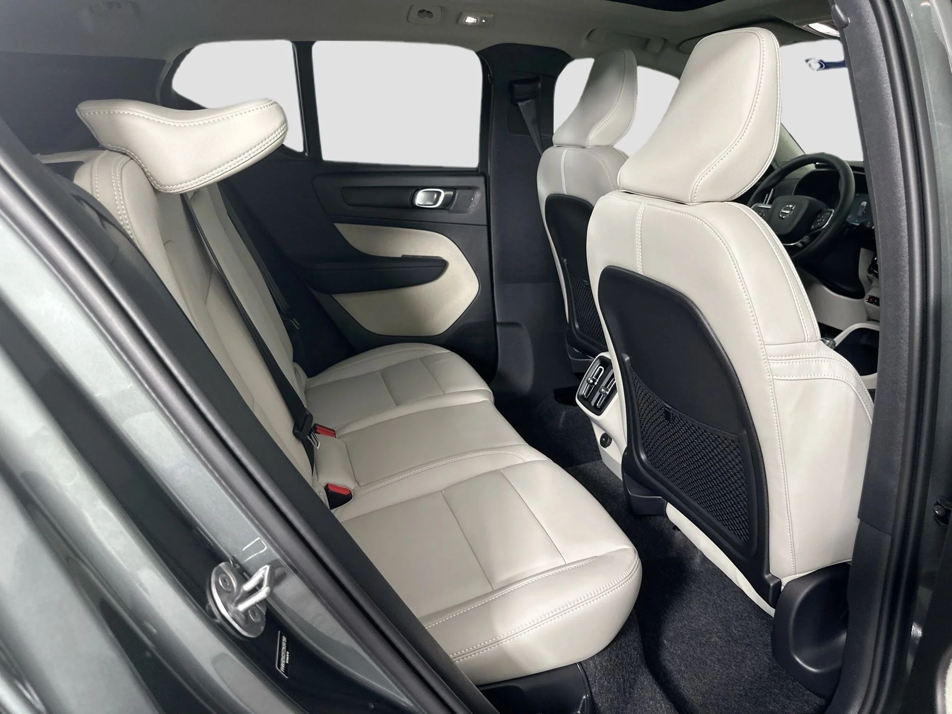 2026 Volvo XC40 Plus - Photo 24