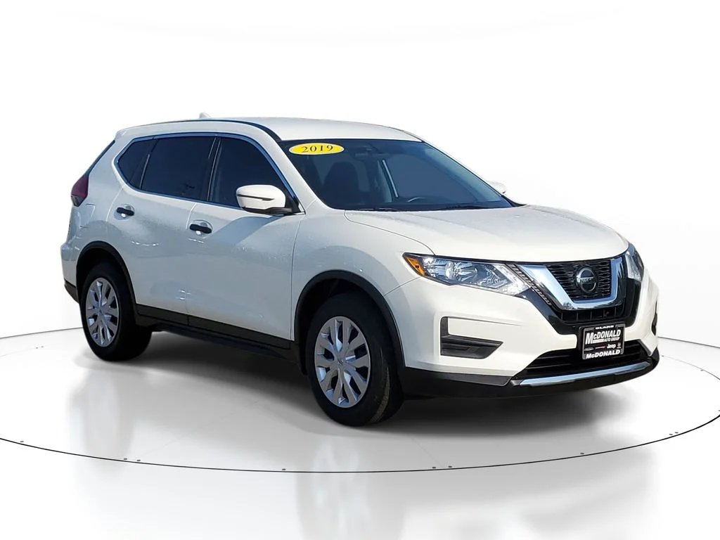 Used 2019 Nissan Rogue S with VIN 5N1AT2MT4KC741597 for sale in Clare, MI