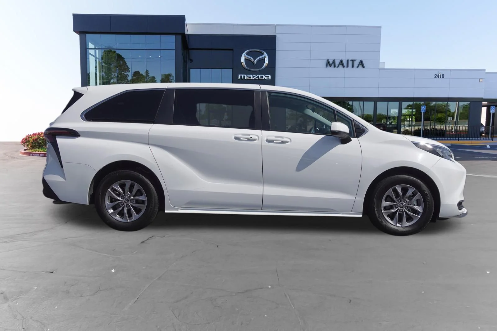 Used 2025 Ice Cap Toyota LE image 2