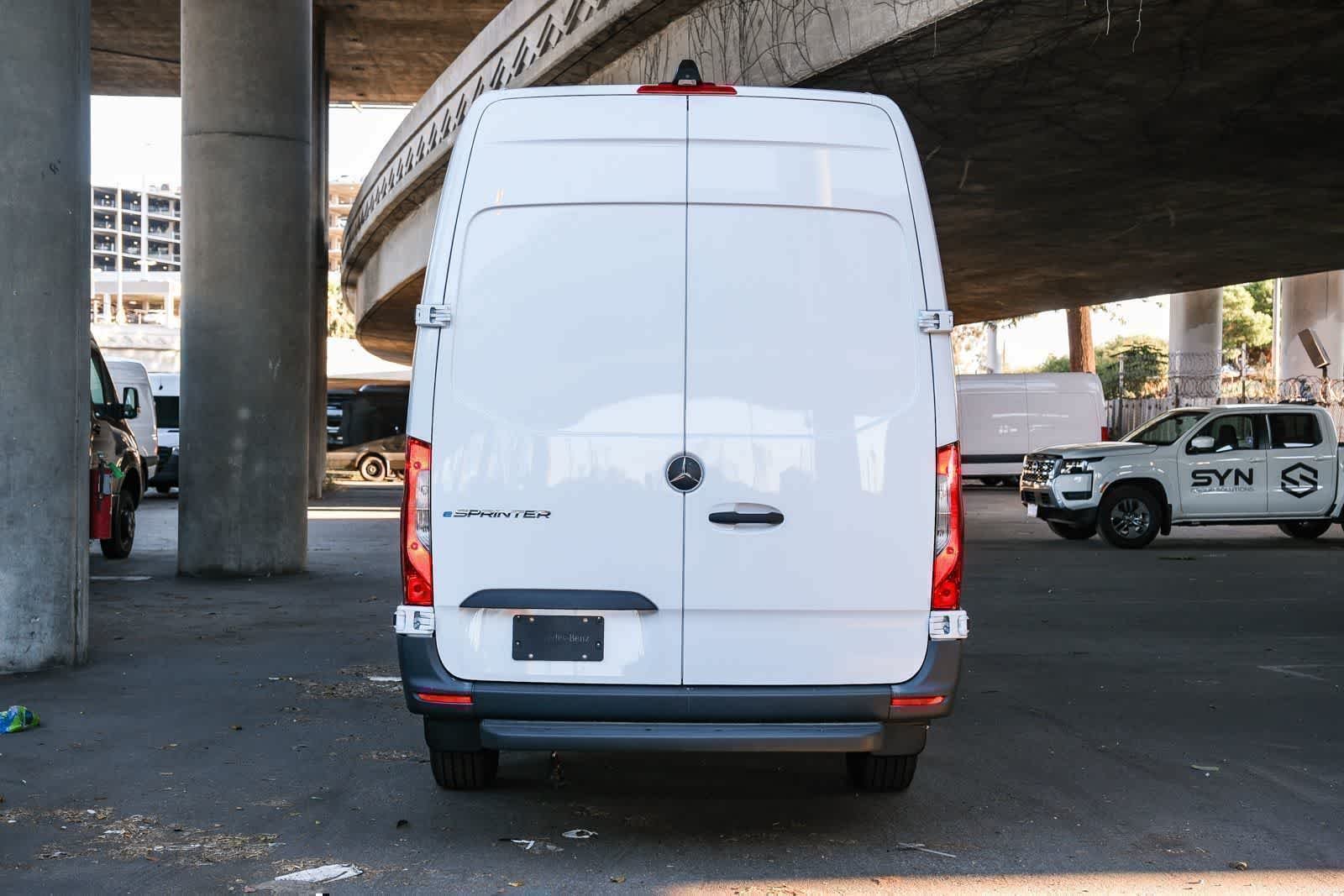 New 2025 Arctic+White Mercedes-Benz Cargo 170WB High Roof 113kw Battery RWD SO Motor image 5