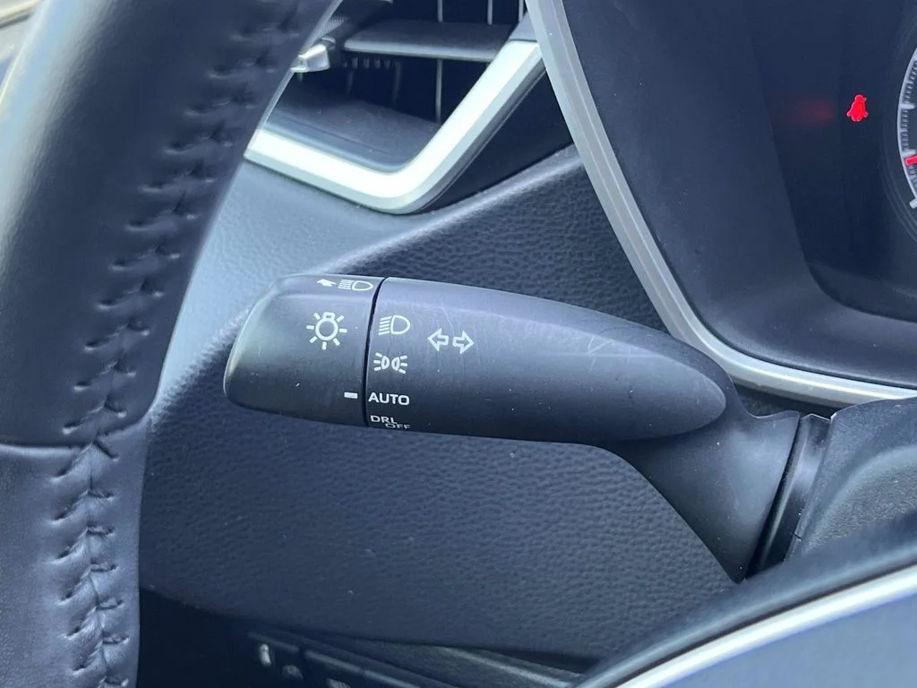 Used 2019  Toyota SE image 29