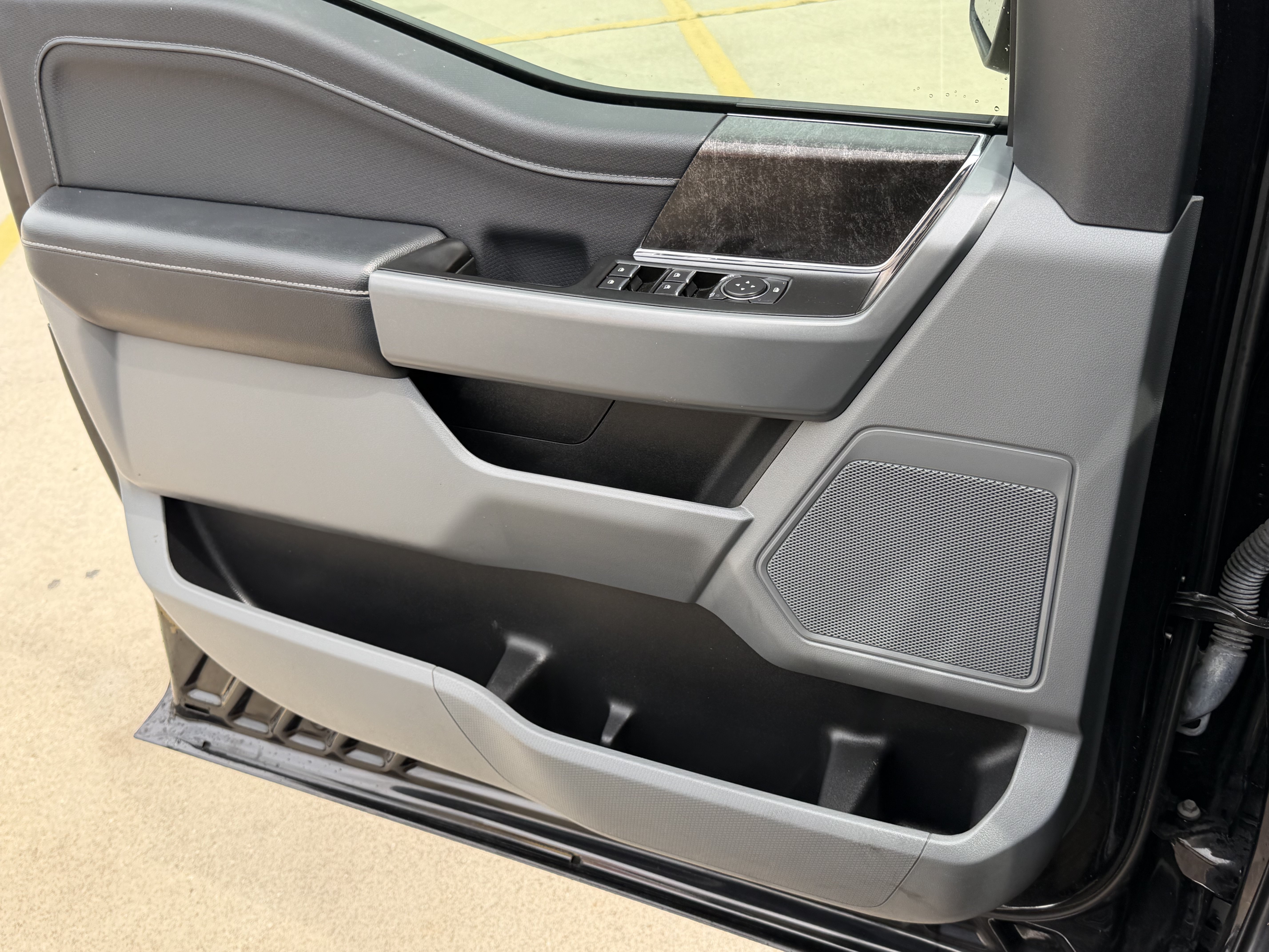 Used 2022 Agate Black Metallic Ford XLT image 26