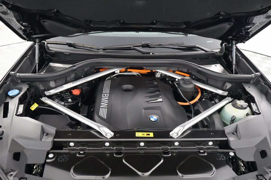 New 2026 Black Sapphire Metallic BMW xDrive50e image 9