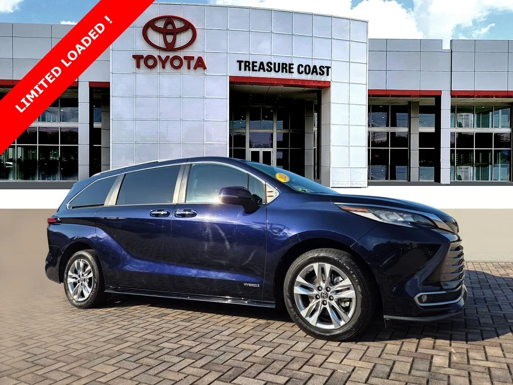 Used 2021  Toyota Limited image 1