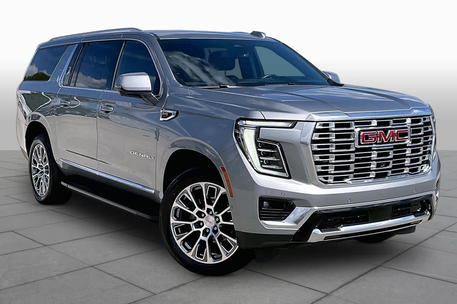 Used 2025 Sterling Metallic GMC Denali image 3
