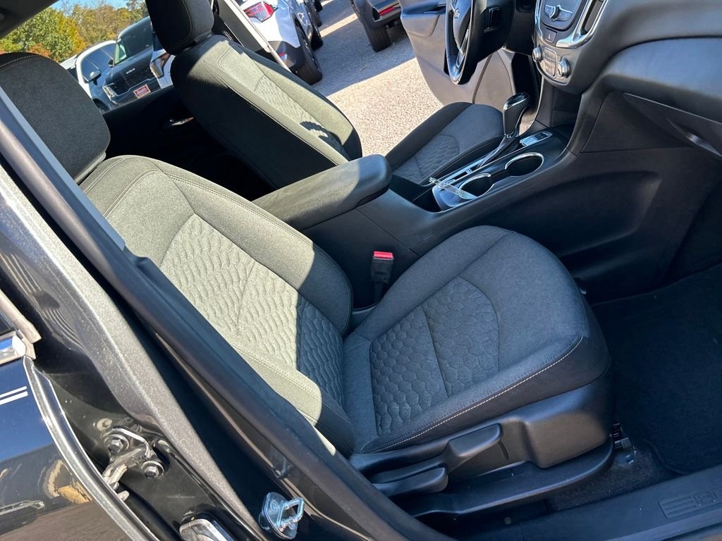 2020 Chevrolet Equinox LT photo 3