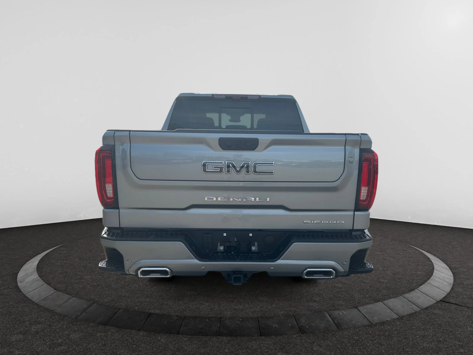 Used 2025 Silver GMC Denali Ultimate Crew Cab image 4