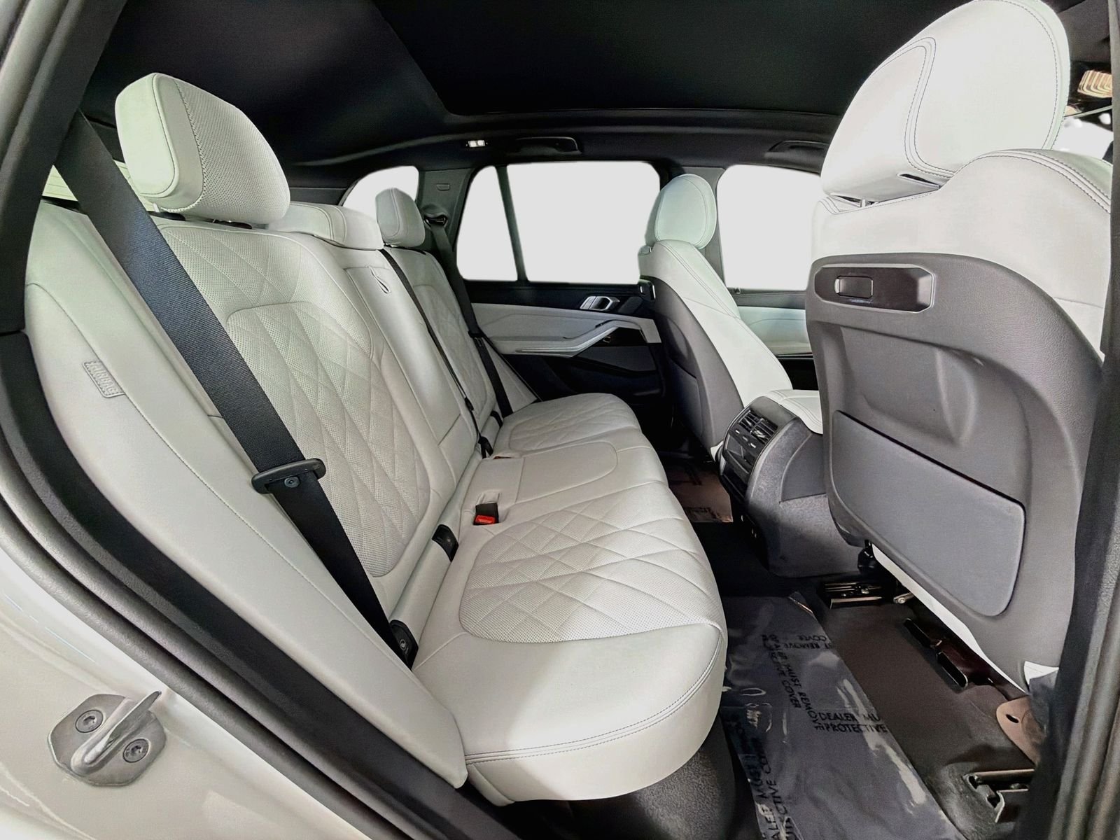 Used 2026 Mineral White Metallic BMW sDrive40i image 29