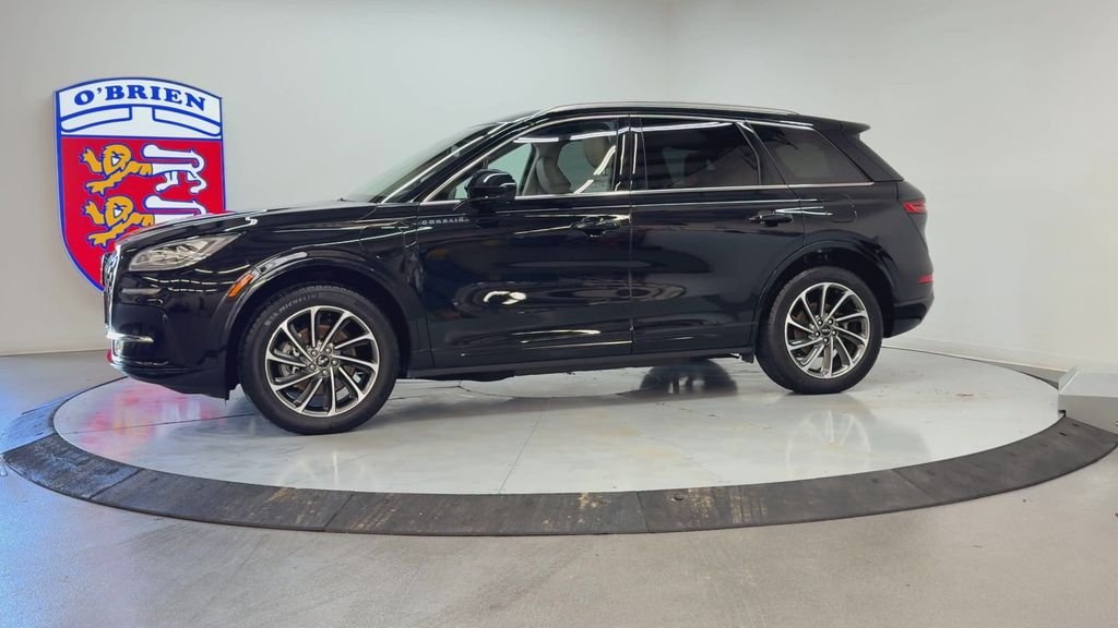 Used 2024 Black Metallic Lincoln Grand Touring image 8