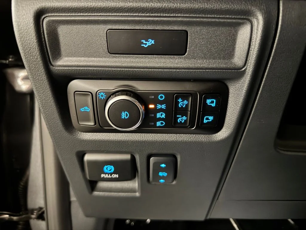 New 2026 Gray Ford Lariat image 28