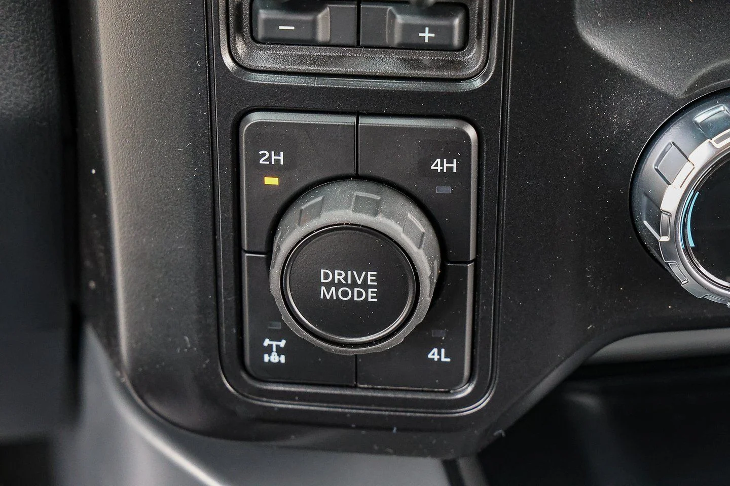 New 2026 Avalanche Ford F-350® Lariat® image 28