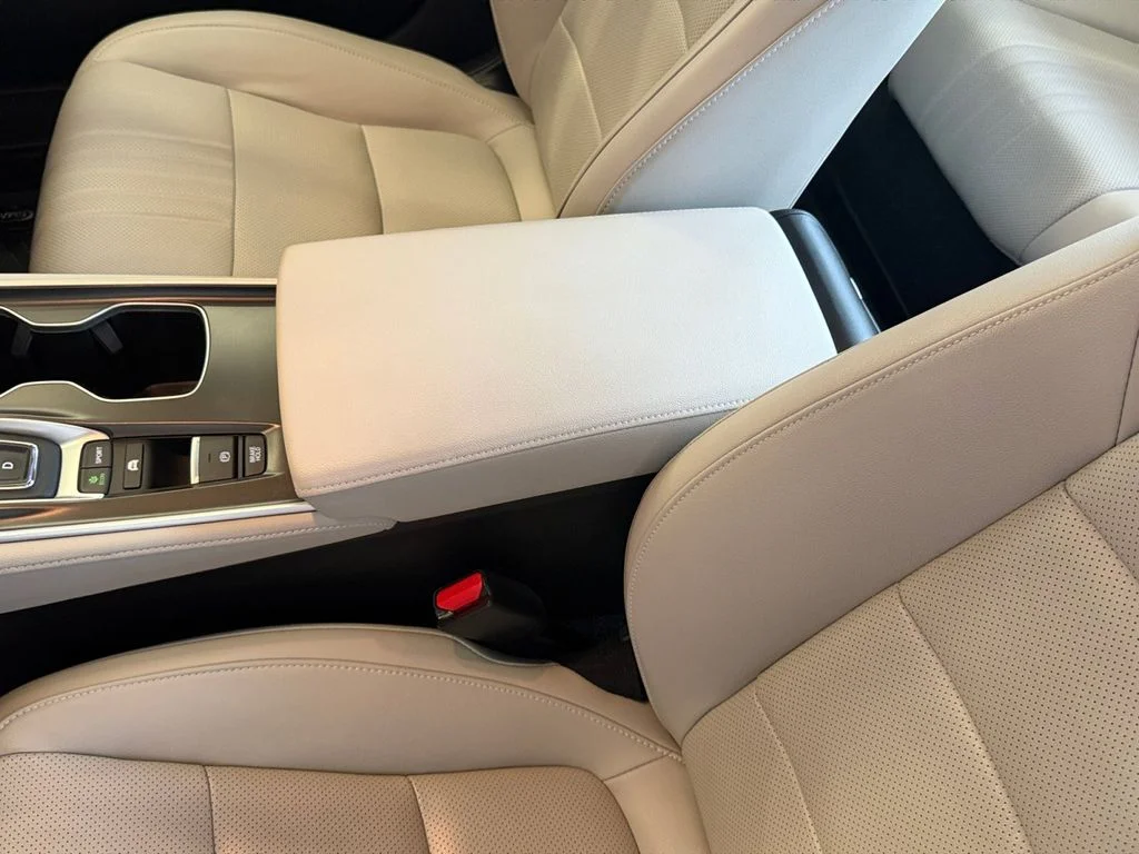 Used 2022 White Honda Touring image 12