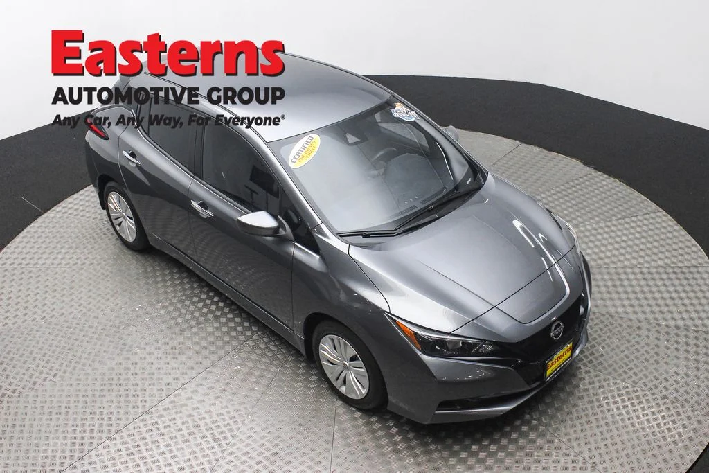 Used 2024 Gray Nissan S image 3