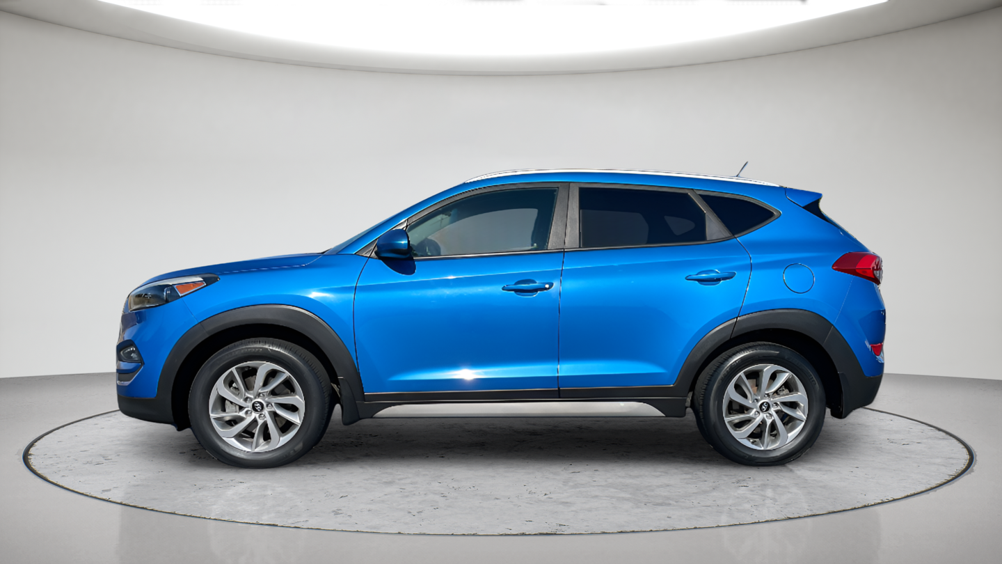 Used 2017 Blue Hyundai SE image 8