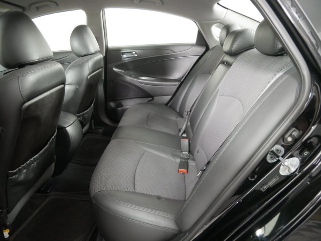 Used 2012 Midnight Black Hyundai SE image 12