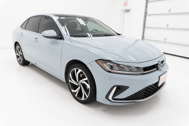 Used 2025 Monument Gray Volkswagen SEL image 3