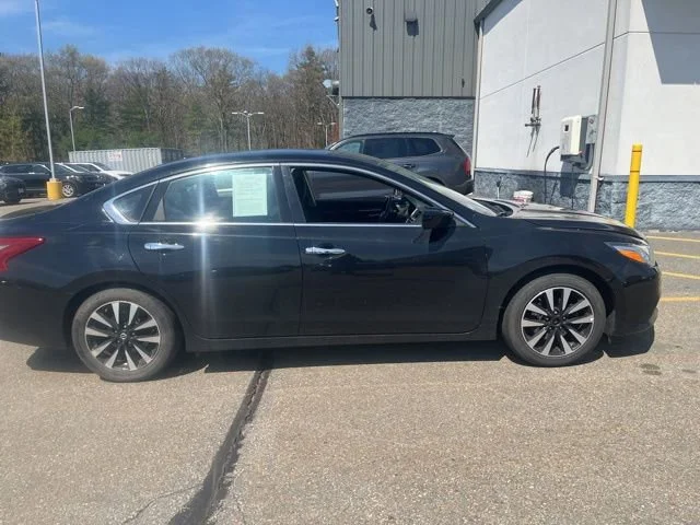 Used 2018 Nissan Altima SV with VIN 1N4AL3AP0JC236646 for sale in Lancaster, MA