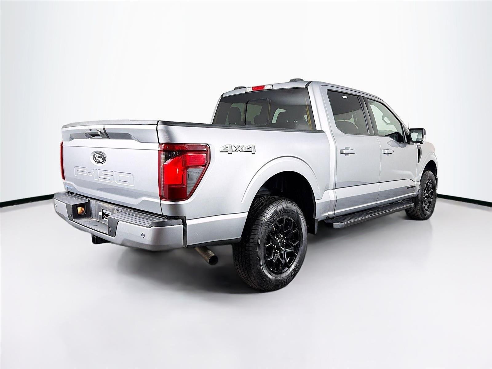 Used 2024 Iconic Silver Ford XLT image 7
