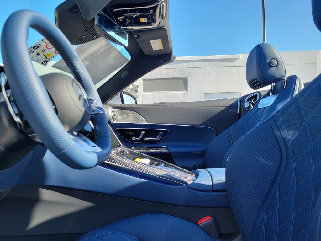 New 2027 MANUFAKTUR Moonlight White Metallic Mercedes-Benz AMG® SL 55 Roadster image 15