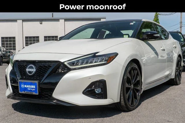Certified Used 2023 White Nissan SR image 3