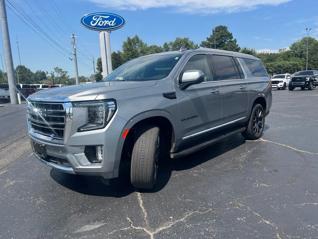 Used 2023 Silver GMC SLT image 6